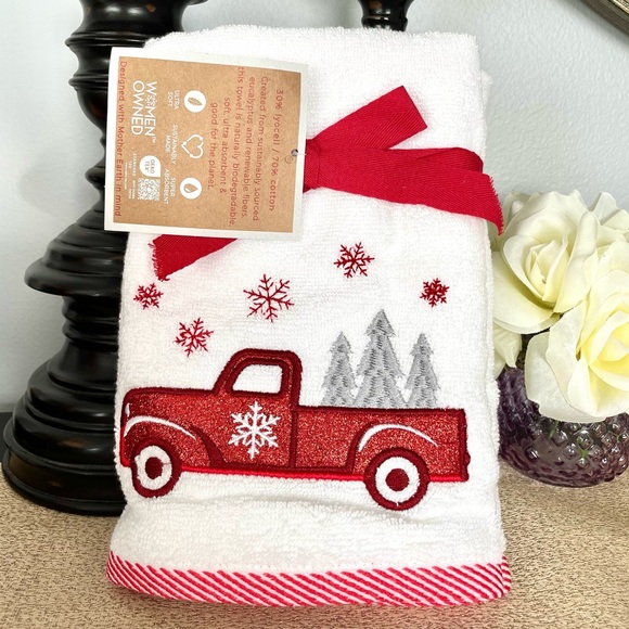 New SET OF 2 FARMHOUSE TRUCK CHRISTMAS TREE Hand Towels - Picture 6 of 6